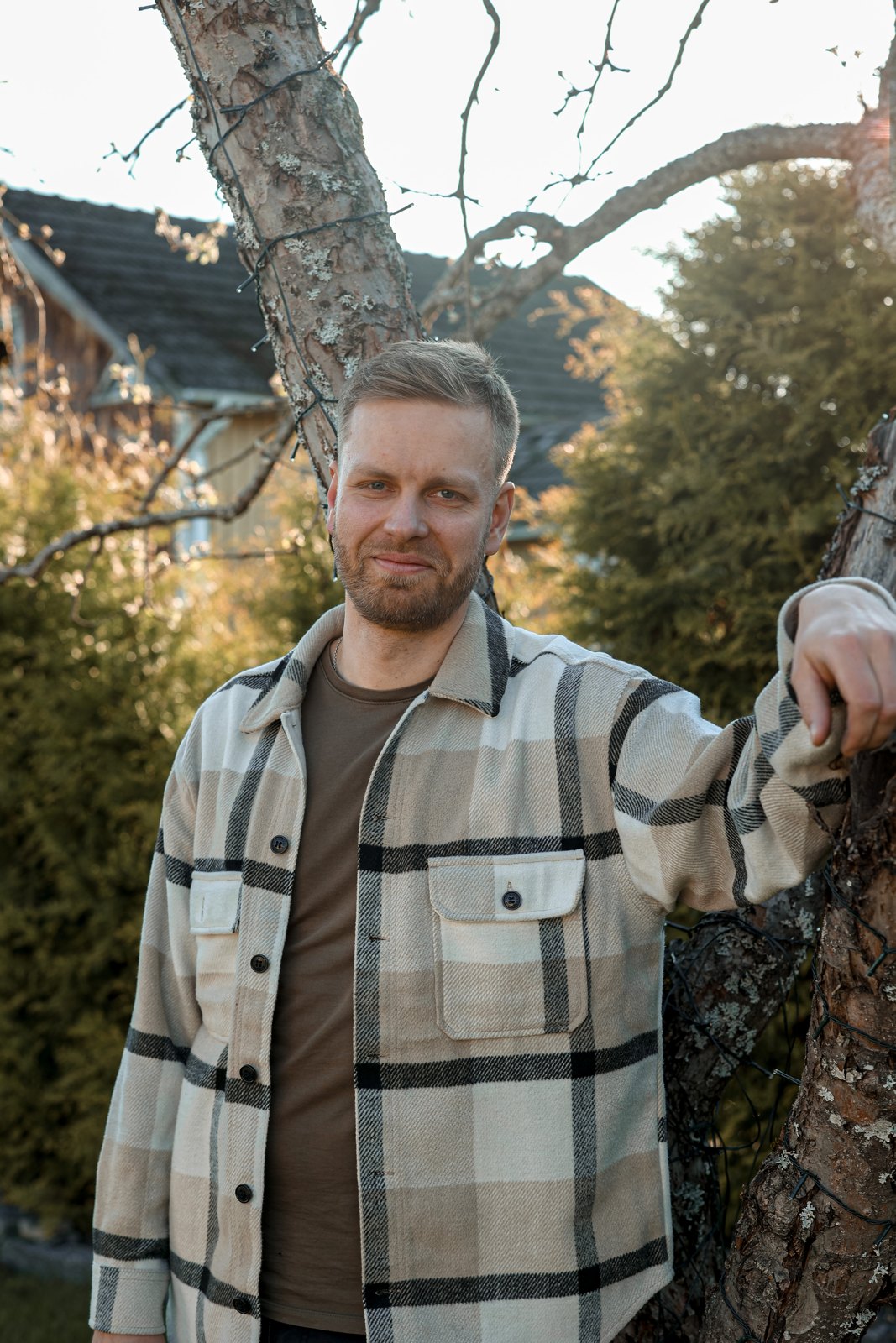 Talonmiespalvelu Kuusiston Ville pihapiirissä